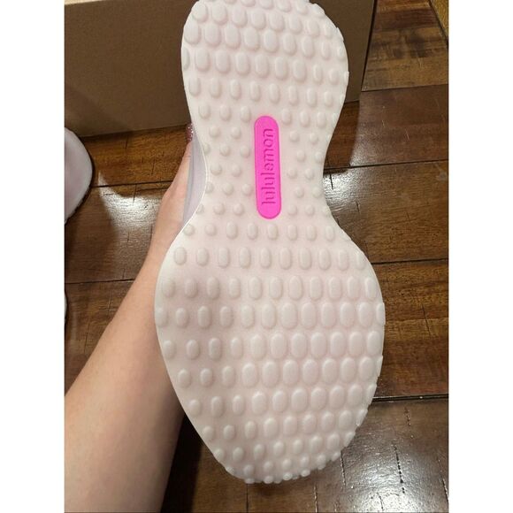 Lululemon Women's CrossCity Sneaker 9.5 - Picture 5 of 7